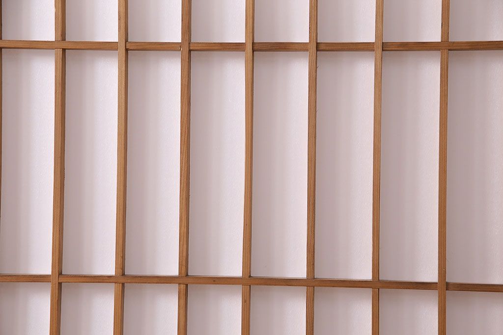 昭和中期の障子戸2枚をリペア&カスタム!設置場所に合わせてリサイズ。戸車を取り付け。障子の張り替え。明るい色味に着色し仕上げ。(引き戸、建具)