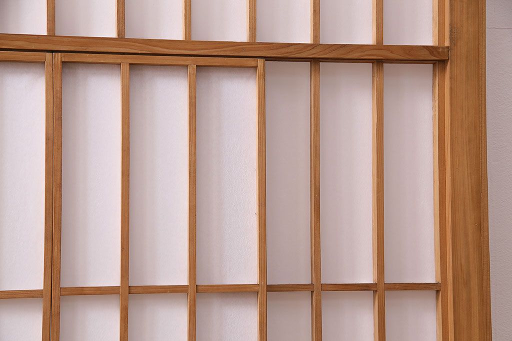 昭和中期の障子戸2枚をリペア&カスタム!設置場所に合わせてリサイズ。戸車を取り付け。障子の張り替え。明るい色味に着色し仕上げ。(引き戸、建具)