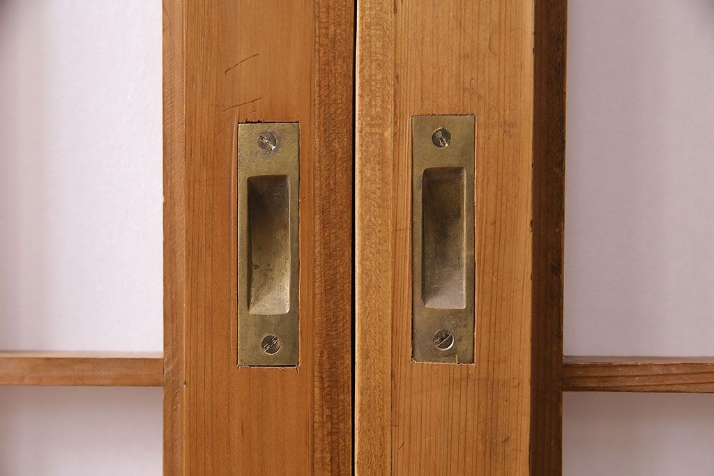 昭和中期の障子戸2枚をリペア&カスタム!設置場所に合わせてリサイズ。戸車を取り付け。障子の張り替え。明るい色味に着色し仕上げ。(引き戸、建具)