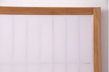 昭和中期の障子戸2枚をリペア&カスタム!設置場所に合わせてリサイズ。戸車を取り付け。障子の張り替え。明るい色味に着色し仕上げ。(引き戸、建具)