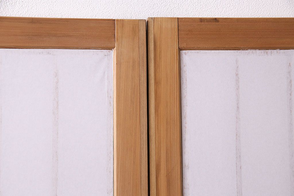 昭和中期の障子戸2枚をリペア&カスタム!設置場所に合わせてリサイズ。戸車を取り付け。障子の張り替え。明るい色味に着色し仕上げ。(引き戸、建具)