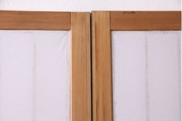 昭和中期の障子戸2枚をリペア&カスタム!設置場所に合わせてリサイズ。戸車を取り付け。障子の張り替え。明るい色味に着色し仕上げ。(引き戸、建具)