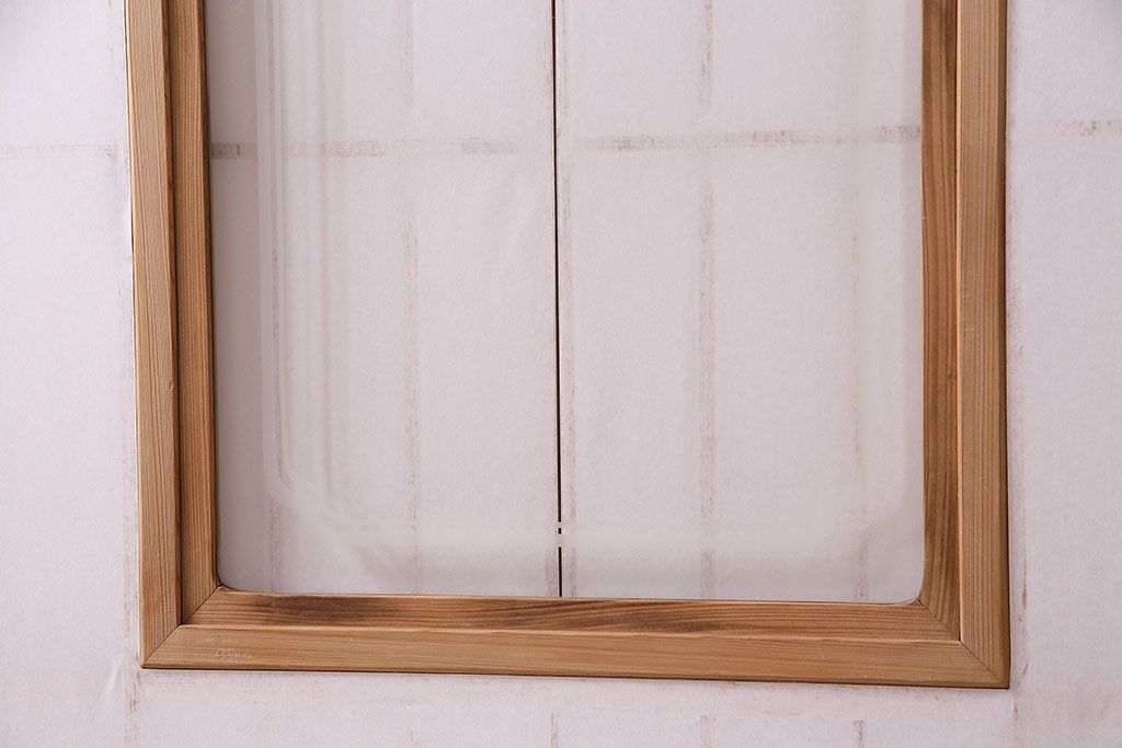 昭和中期の障子戸2枚をリペア&カスタム!設置場所に合わせてリサイズ。戸車を取り付け。障子の張り替え。明るい色味に着色し仕上げ。(引き戸、建具)