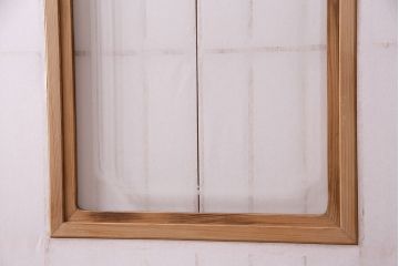 昭和中期の障子戸2枚をリペア&カスタム!設置場所に合わせてリサイズ。戸車を取り付け。障子の張り替え。明るい色味に着色し仕上げ。(引き戸、建具)