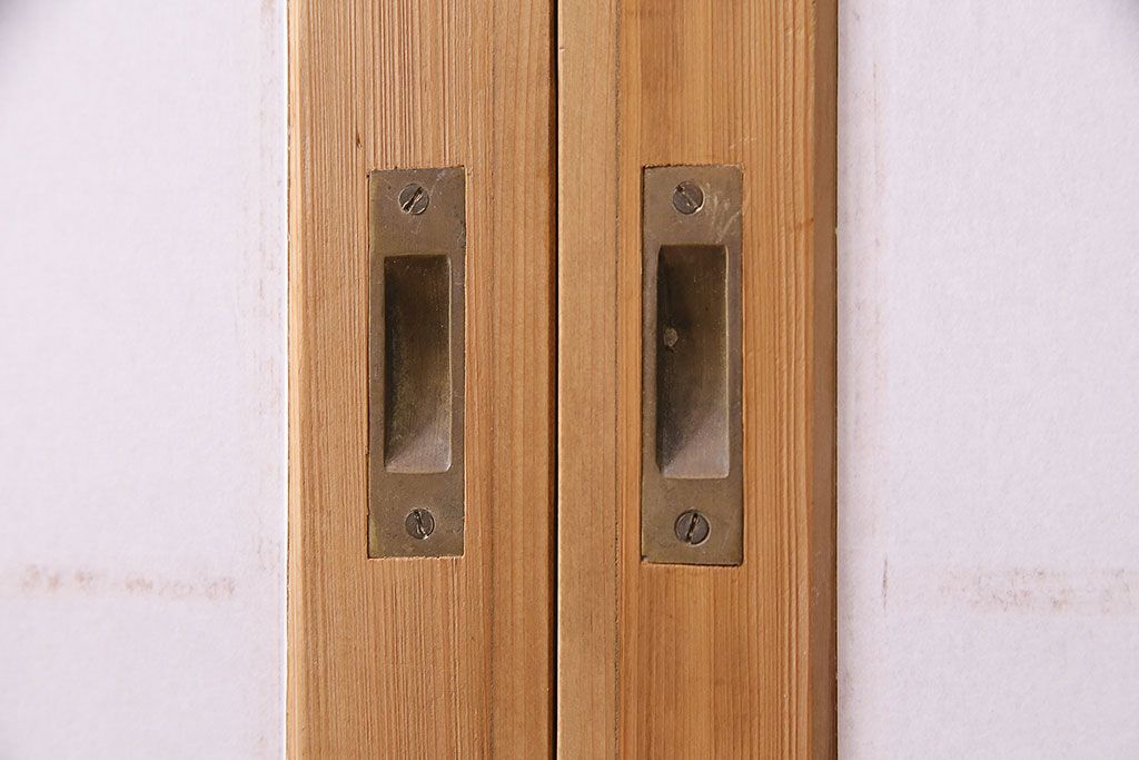 昭和中期の障子戸2枚をリペア&カスタム!設置場所に合わせてリサイズ。戸車を取り付け。障子の張り替え。明るい色味に着色し仕上げ。(引き戸、建具)