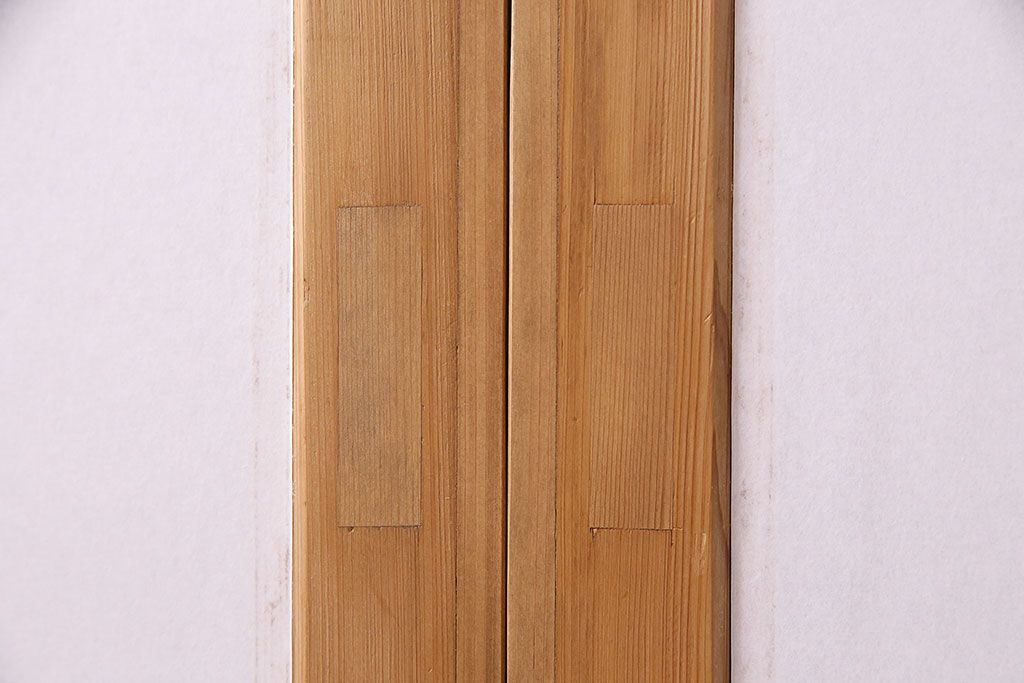 昭和中期の障子戸2枚をリペア&カスタム!設置場所に合わせてリサイズ。戸車を取り付け。障子の張り替え。明るい色味に着色し仕上げ。(引き戸、建具)