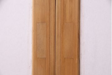 昭和中期の障子戸2枚をリペア&カスタム!設置場所に合わせてリサイズ。戸車を取り付け。障子の張り替え。明るい色味に着色し仕上げ。(引き戸、建具)