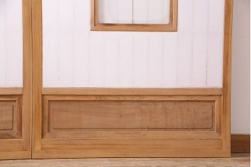 昭和中期の障子戸2枚をリペア&カスタム!設置場所に合わせてリサイズ。戸車を取り付け。障子の張り替え。明るい色味に着色し仕上げ。(引き戸、建具)