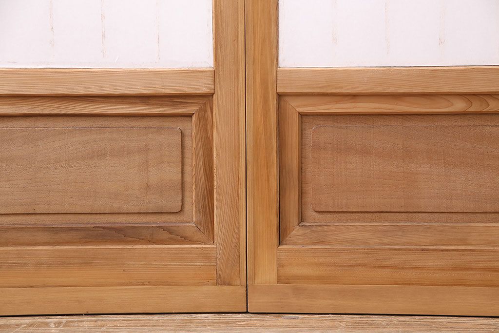 昭和中期の障子戸2枚をリペア&カスタム!設置場所に合わせてリサイズ。戸車を取り付け。障子の張り替え。明るい色味に着色し仕上げ。(引き戸、建具)