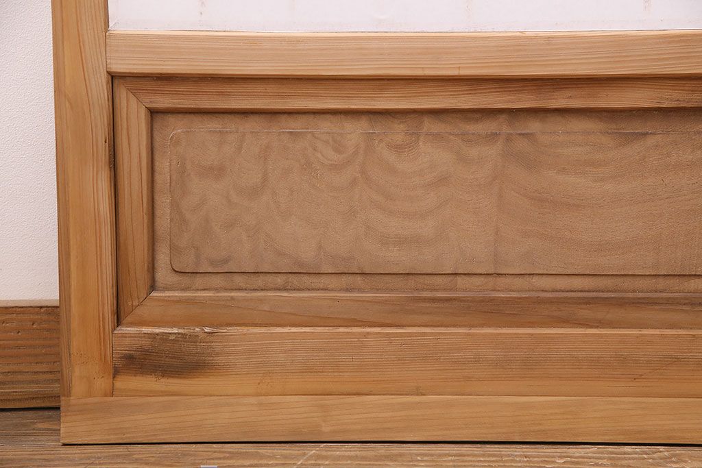 昭和中期の障子戸2枚をリペア&カスタム!設置場所に合わせてリサイズ。戸車を取り付け。障子の張り替え。明るい色味に着色し仕上げ。(引き戸、建具)