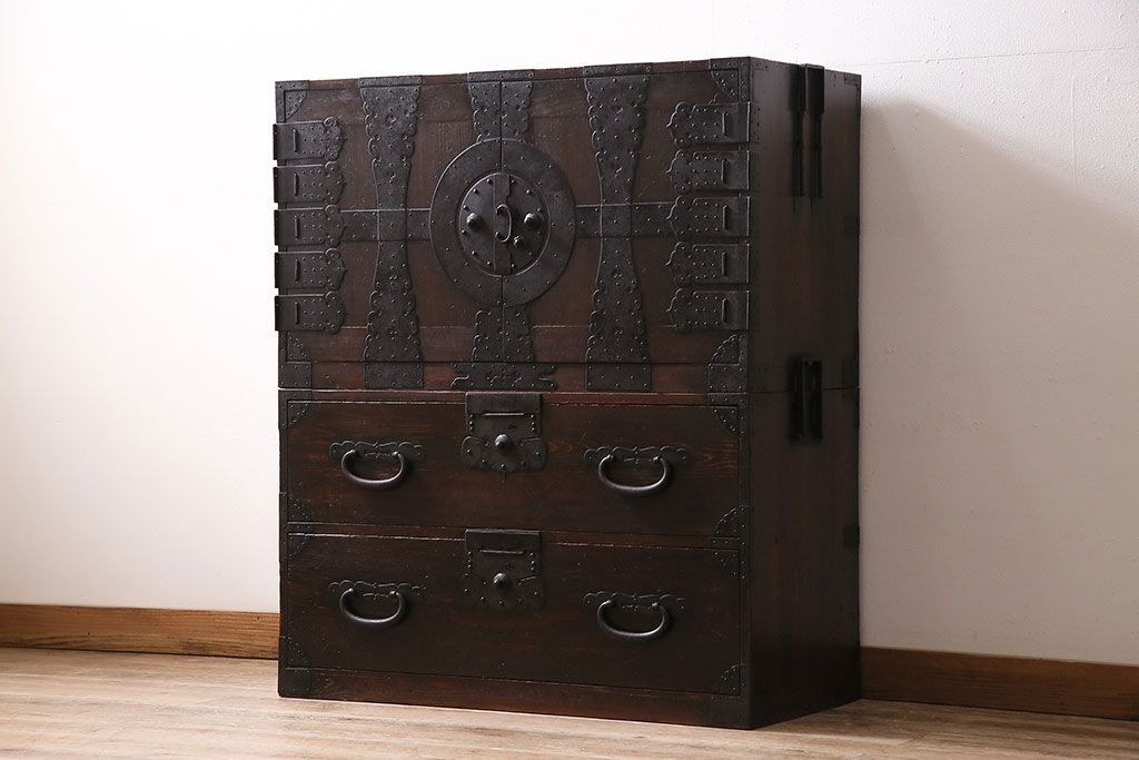 明治期の衣装箪笥の見た目を変えずに綺麗にリペア!可動部の調整。傷の補修。(時代箪笥、収納箪笥、和タンス、引き出し)