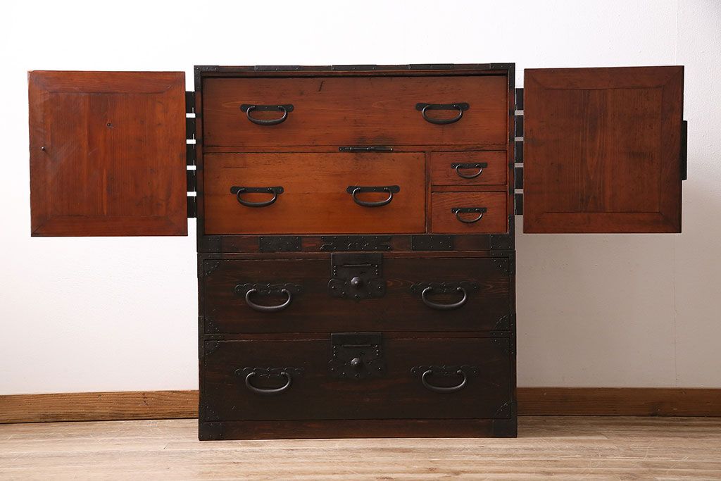 明治期の衣装箪笥の見た目を変えずに綺麗にリペア!可動部の調整。傷の補修。(時代箪笥、収納箪笥、和タンス、引き出し)