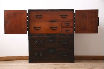 明治期の衣装箪笥の見た目を変えずに綺麗にリペア!可動部の調整。傷の補修。(時代箪笥、収納箪笥、和タンス、引き出し)