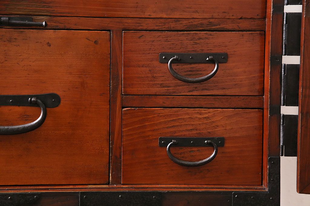 明治期の衣装箪笥の見た目を変えずに綺麗にリペア!可動部の調整。傷の補修。(時代箪笥、収納箪笥、和タンス、引き出し)