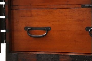 明治期の衣装箪笥の見た目を変えずに綺麗にリペア!可動部の調整。傷の補修。(時代箪笥、収納箪笥、和タンス、引き出し)