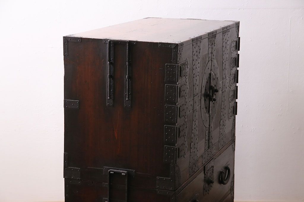 明治期の衣装箪笥の見た目を変えずに綺麗にリペア!可動部の調整。傷の補修。(時代箪笥、収納箪笥、和タンス、引き出し)