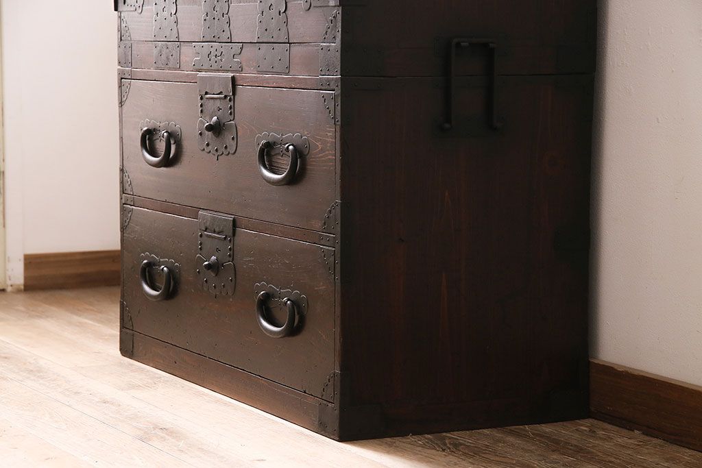 明治期の衣装箪笥の見た目を変えずに綺麗にリペア!可動部の調整。傷の補修。(時代箪笥、収納箪笥、和タンス、引き出し)