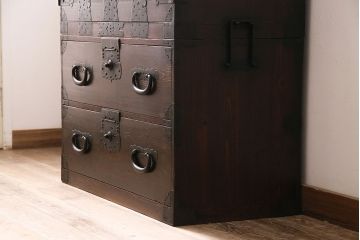 明治期の衣装箪笥の見た目を変えずに綺麗にリペア!可動部の調整。傷の補修。(時代箪笥、収納箪笥、和タンス、引き出し)