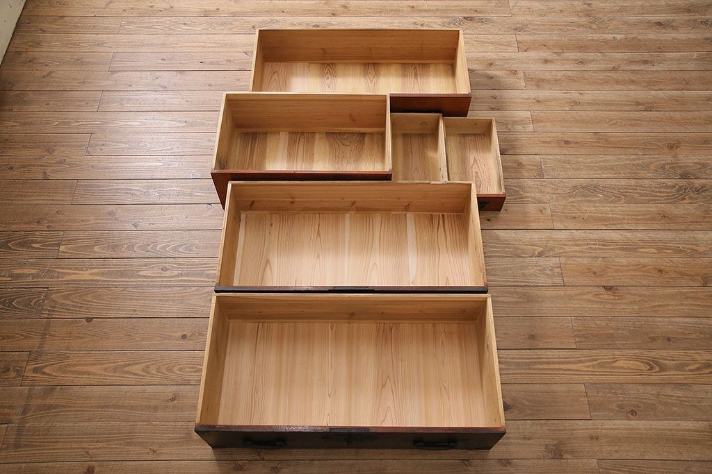 明治期の衣装箪笥の見た目を変えずに綺麗にリペア!可動部の調整。傷の補修。(時代箪笥、収納箪笥、和タンス、引き出し)