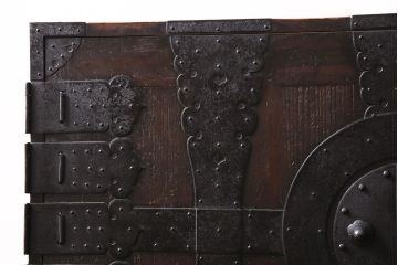 明治期の衣装箪笥の見た目を変えずに綺麗にリペア!可動部の調整。傷の補修。(時代箪笥、収納箪笥、和タンス、引き出し)