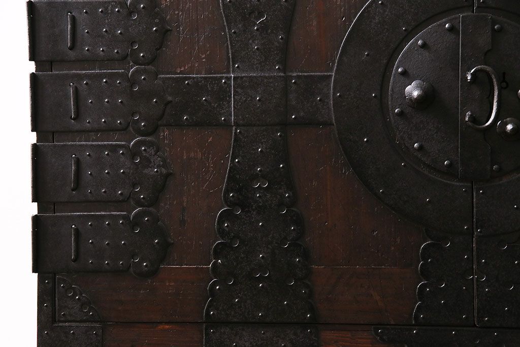 明治期の衣装箪笥の見た目を変えずに綺麗にリペア!可動部の調整。傷の補修。(時代箪笥、収納箪笥、和タンス、引き出し)