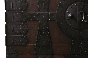 明治期の衣装箪笥の見た目を変えずに綺麗にリペア!可動部の調整。傷の補修。(時代箪笥、収納箪笥、和タンス、引き出し)