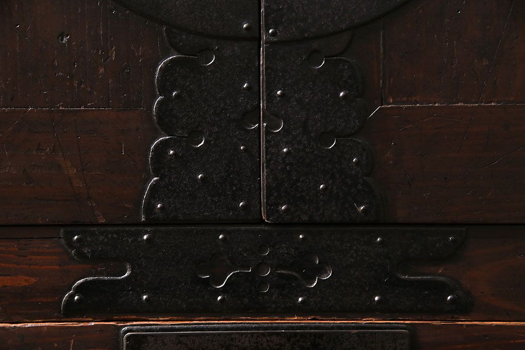 明治期の衣装箪笥の見た目を変えずに綺麗にリペア!可動部の調整。傷の補修。(時代箪笥、収納箪笥、和タンス、引き出し)