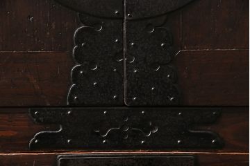 明治期の衣装箪笥の見た目を変えずに綺麗にリペア!可動部の調整。傷の補修。(時代箪笥、収納箪笥、和タンス、引き出し)