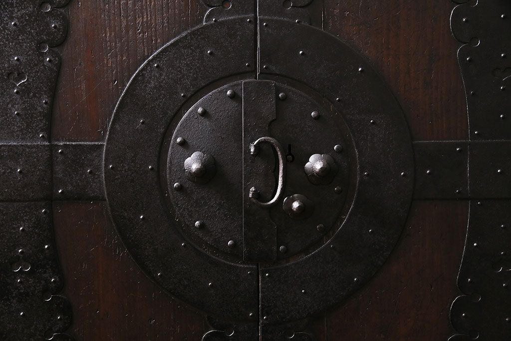 明治期の衣装箪笥の見た目を変えずに綺麗にリペア!可動部の調整。傷の補修。(時代箪笥、収納箪笥、和タンス、引き出し)