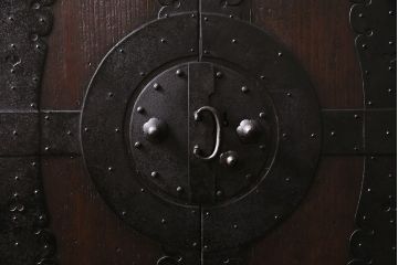 明治期の衣装箪笥の見た目を変えずに綺麗にリペア!可動部の調整。傷の補修。(時代箪笥、収納箪笥、和タンス、引き出し)