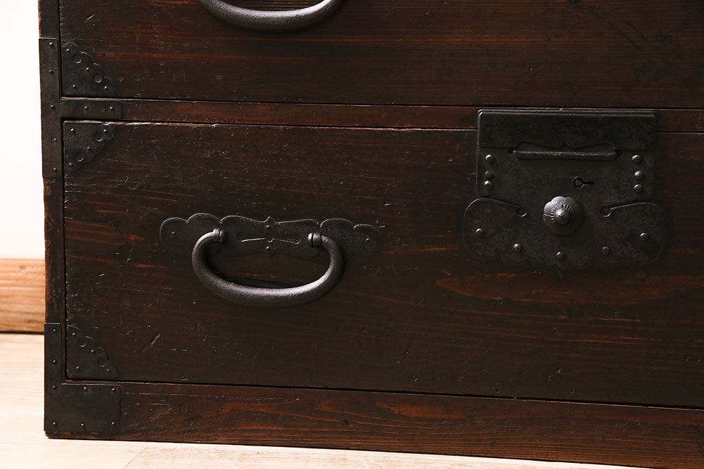 明治期の衣装箪笥の見た目を変えずに綺麗にリペア!可動部の調整。傷の補修。(時代箪笥、収納箪笥、和タンス、引き出し)