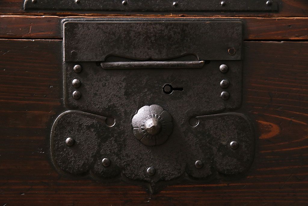 明治期の衣装箪笥の見た目を変えずに綺麗にリペア!可動部の調整。傷の補修。(時代箪笥、収納箪笥、和タンス、引き出し)