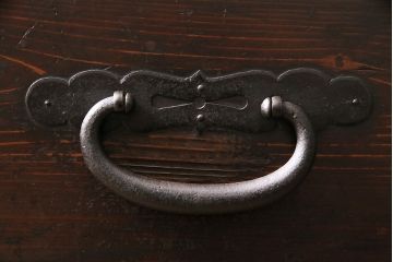 明治期の衣装箪笥の見た目を変えずに綺麗にリペア!可動部の調整。傷の補修。(時代箪笥、収納箪笥、和タンス、引き出し)