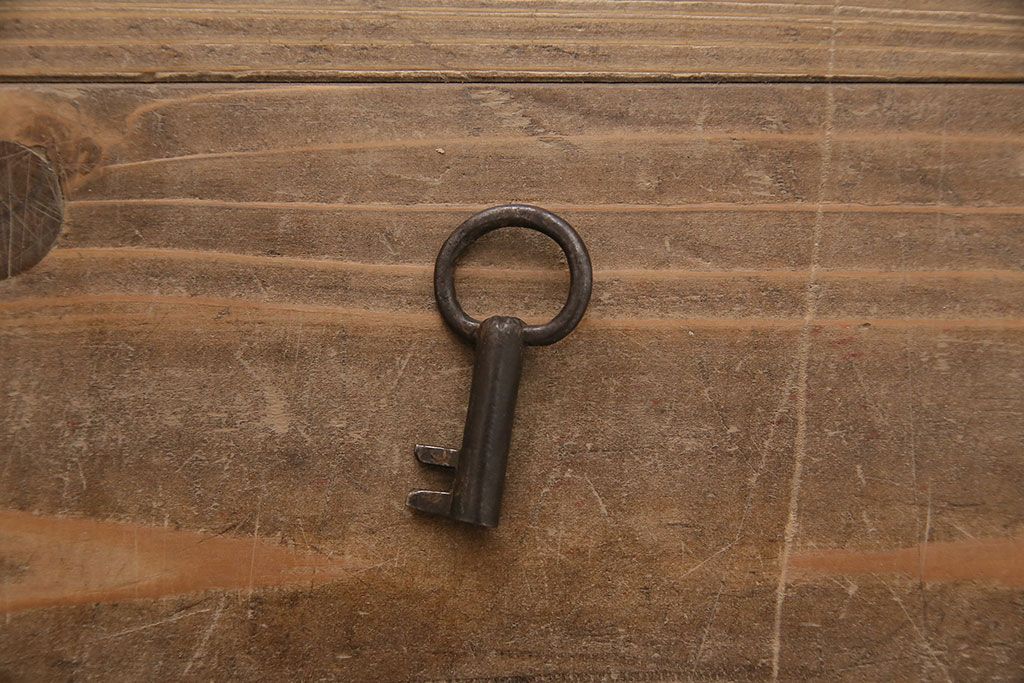 明治期の衣装箪笥の見た目を変えずに綺麗にリペア!可動部の調整。傷の補修。(時代箪笥、収納箪笥、和タンス、引き出し)