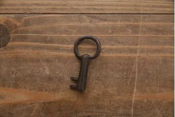 明治期の衣装箪笥の見た目を変えずに綺麗にリペア!可動部の調整。傷の補修。(時代箪笥、収納箪笥、和タンス、引き出し)