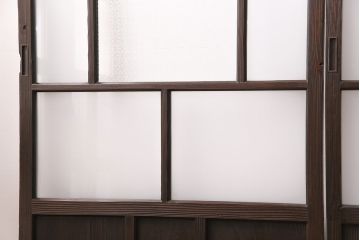 ガラス戸3枚をリペア&カスタム!設置場所に合わせてリサイズ。戸車、引き手を取り付け。すりガラス、花菱模様ガラスを組み入れ。濃い茶色で着色し仕上げ。(引き戸、建具)