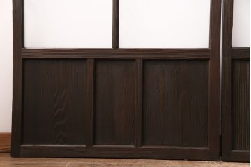 ガラス戸3枚をリペア&カスタム!設置場所に合わせてリサイズ。戸車、引き手を取り付け。すりガラス、花菱模様ガラスを組み入れ。濃い茶色で着色し仕上げ。(引き戸、建具)