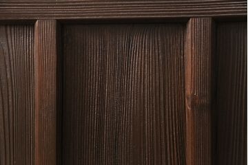 ガラス戸3枚をリペア&カスタム!設置場所に合わせてリサイズ。戸車、引き手を取り付け。すりガラス、花菱模様ガラスを組み入れ。濃い茶色で着色し仕上げ。(引き戸、建具)