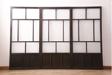 ガラス戸3枚をリペア&カスタム!設置場所に合わせてリサイズ。戸車、引き手を取り付け。すりガラス、花菱模様ガラスを組み入れ。濃い茶色で着色し仕上げ。(引き戸、建具)