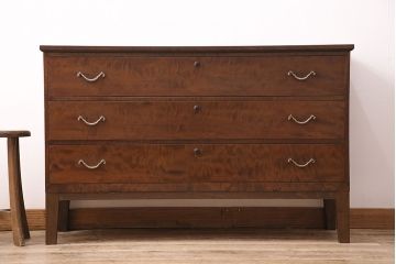 昭和初期の箪笥ローチェストをリペア&カスタム!可動部の調整。傷の補修。天板、木製脚を取り付け。1トーン落ち着いた色味に着色し仕上げ。(収納箪笥、リビングボード、引き出し)