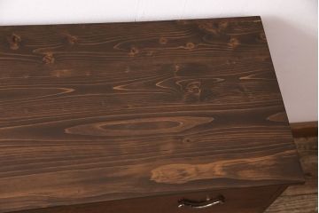 昭和初期の箪笥ローチェストをリペア&カスタム!可動部の調整。傷の補修。天板、木製脚を取り付け。1トーン落ち着いた色味に着色し仕上げ。(収納箪笥、リビングボード、引き出し)