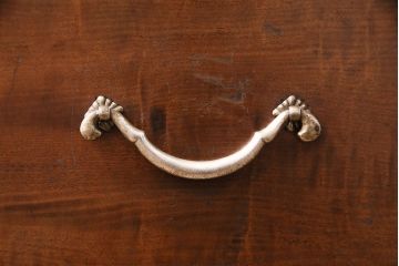 昭和初期の箪笥ローチェストをリペア&カスタム!可動部の調整。傷の補修。天板、木製脚を取り付け。1トーン落ち着いた色味に着色し仕上げ。(収納箪笥、リビングボード、引き出し)