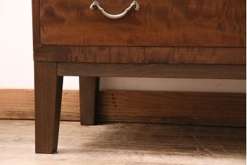 昭和初期の箪笥ローチェストをリペア&カスタム!可動部の調整。傷の補修。天板、木製脚を取り付け。1トーン落ち着いた色味に着色し仕上げ。(収納箪笥、リビングボード、引き出し)