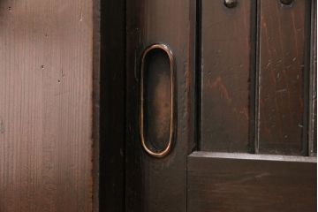 明治期の四尺水屋箪笥サイドボードの見た目を変えずに綺麗にリペア!可動部の調整を行い、天板を補強。1トーン明るい色味に着色し仕上げ。(収納棚、戸棚、食器棚)