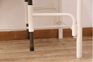 格納スツール4脚付きテーブルをリペア&カスタム!可動部の調整を行い、アンティークホワイトのペイント仕上げ。(ダイニングテーブル、作業台、椅子)