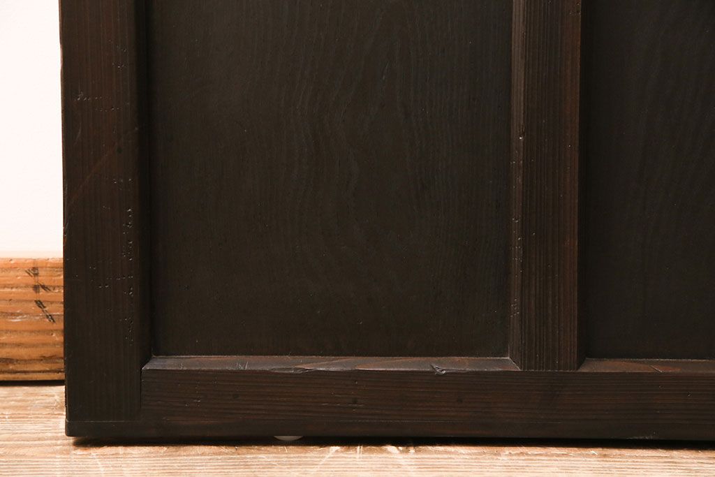 ドアをリペア&カスタム!框を加工し引き戸仕様へ変更。結霜ガラス、緑の色ガラスへ入れ替え。濃い茶色で着色し仕上げ。(引き戸、建具)