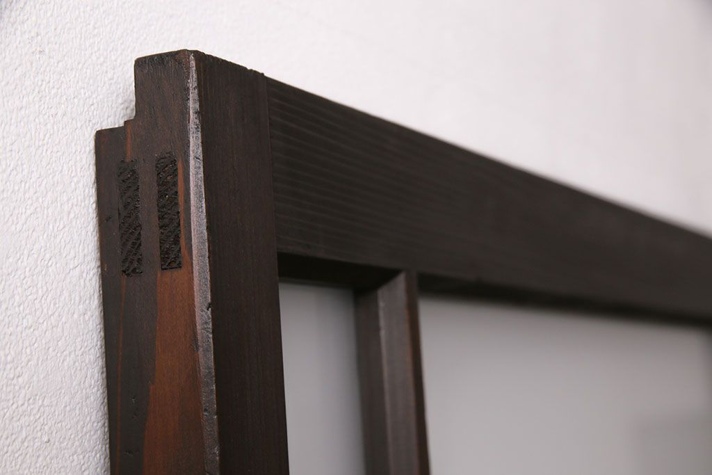 ドアをリペア&カスタム!框を加工し引き戸仕様へ変更。結霜ガラス、緑の色ガラスへ入れ替え。濃い茶色で着色し仕上げ。(引き戸、建具)