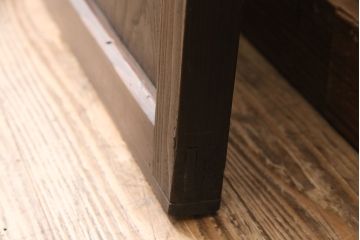 ドアをリペア&カスタム!框を加工し引き戸仕様へ変更。結霜ガラス、緑の色ガラスへ入れ替え。濃い茶色で着色し仕上げ。(引き戸、建具)