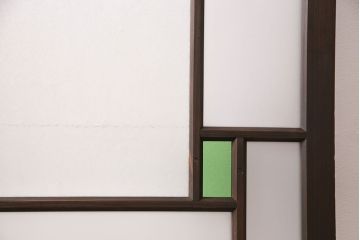 ドアをリペア&カスタム!框を加工し引き戸仕様へ変更。結霜ガラス、緑の色ガラスへ入れ替え。濃い茶色で着色し仕上げ。(引き戸、建具)