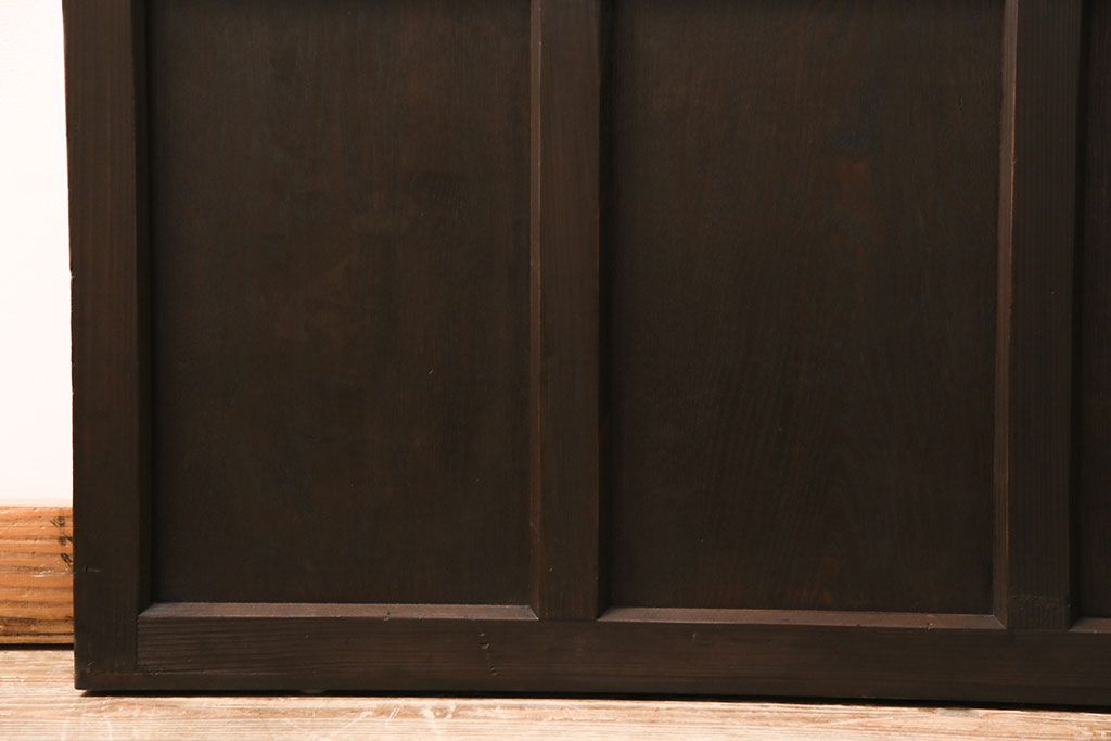 ドアをリペア&カスタム!框を加工し引き戸仕様へ変更。結霜ガラス、緑の色ガラスへ入れ替え。濃い茶色で着色し仕上げ。(引き戸、建具)